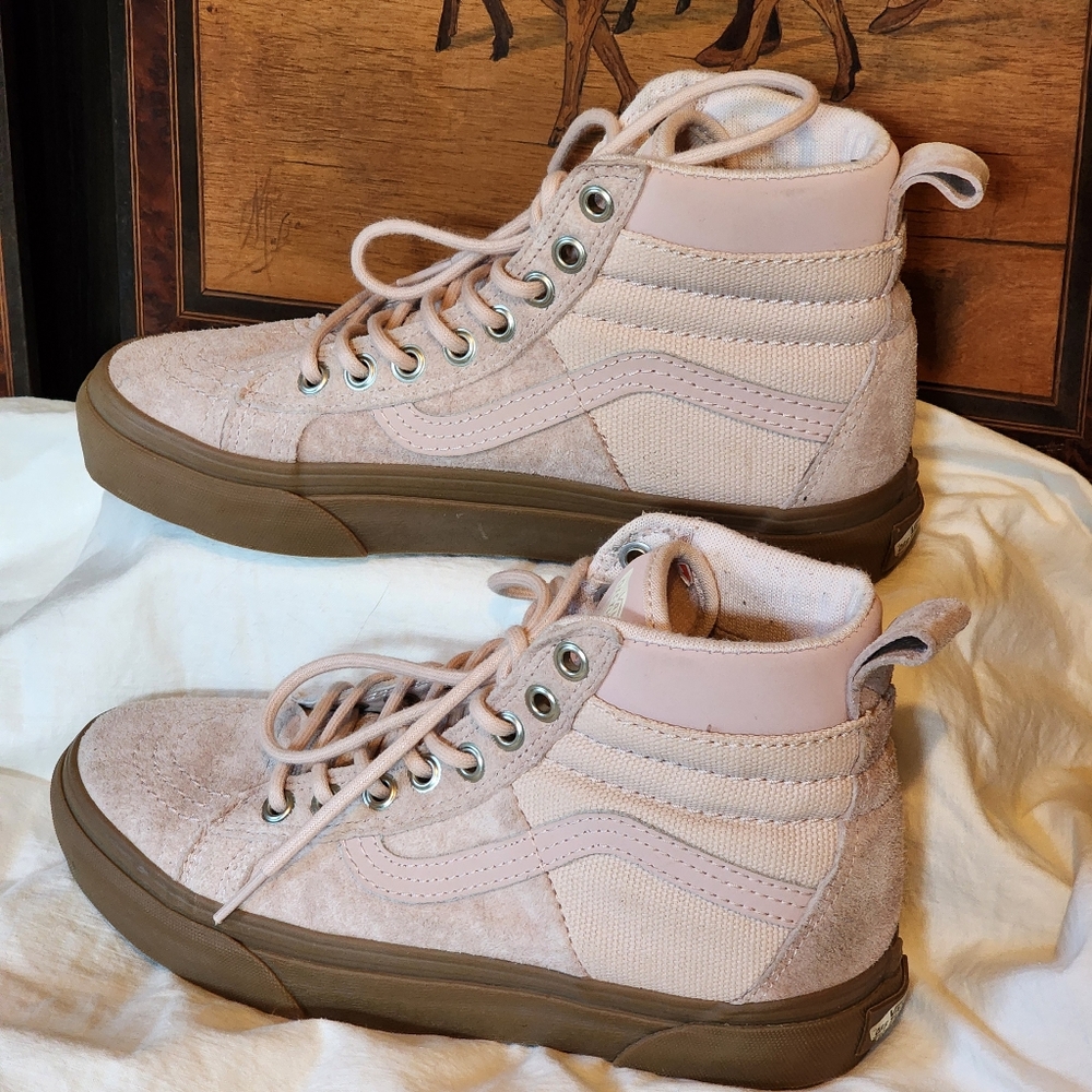 Vans unisex pink suede hightops